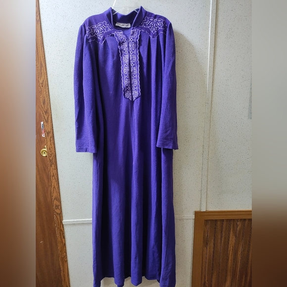 Vintage Vanity Fair Velour Sleepwear Medium Purple Floor Length Robe Kaftan - Picture 1 of 12